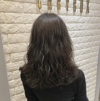 ロング パーマ 艶感🫧透明感カラー YUKARIのヘアスタイル