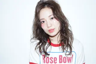 セミロング カラー パーマ 🪐脱白髪染め 🪐松尾菜々美のヘアスタイル
