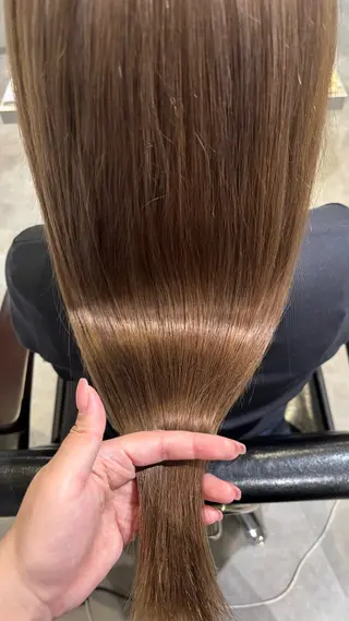 ロング YURINO /ボブ ベージュ/ハイトーンのヘアスタイル