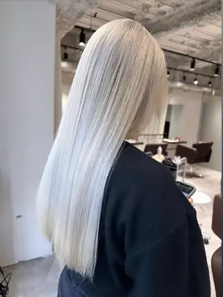 ロング Nozomi/透明感 /デザインカラーのヘアスタイル