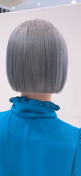 ショート カラー ブリーチ/ハイトーン SERINAのヘアスタイル