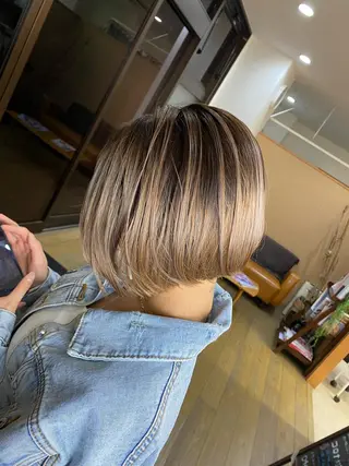 ショート カラー ブリーチカラー🫧 森　凪沙のヘアスタイル