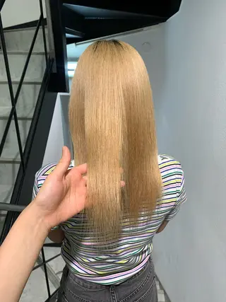 セミロング yiye shioriのヘアスタイル
