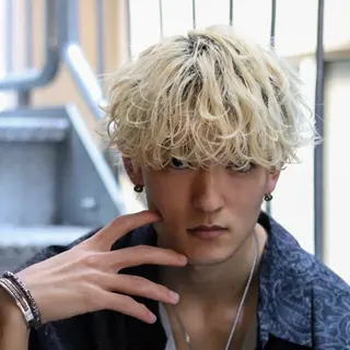 ミディアム カラー メンズ 渋谷のブリーチカラー シェフ🧑‍🍳蓮のヘアスタイル