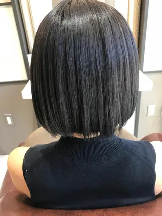 ミディアム カラー Avery SHINのヘアスタイル