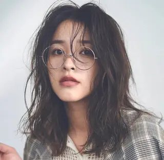 ミディアム カラー 黒木 栞のヘアスタイル