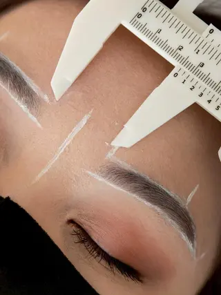 アイブロウ フカザワ シリュウの眉毛・アイブロウイメージ