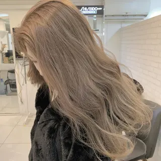 ミディアム カラー にしき さんのヘアスタイル
