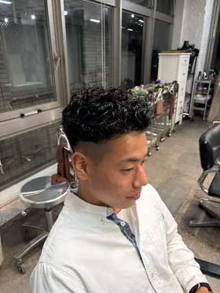 ショート パーマ メンズ fifthメンズ原宿 波巻きパーマ平居俊太のヘアスタイル