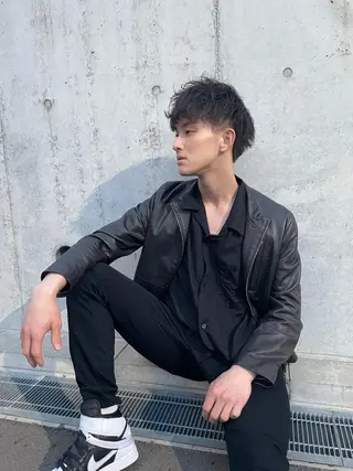 ショート メンズ オザキクウガ/ ブリーチ/髪質改善のヘアスタイル