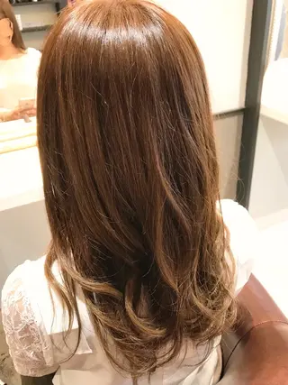 セミロング カラー Avery SHINのヘアスタイル