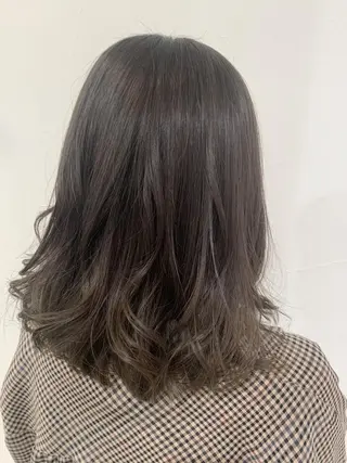 ミディアム カラー 乳井 悠香のヘアスタイル