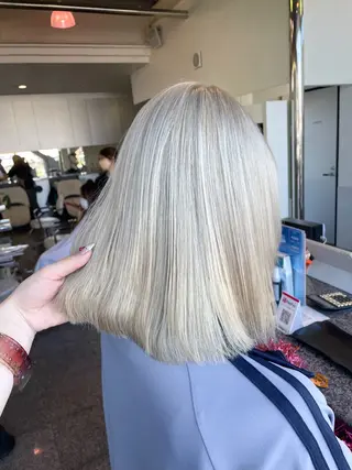 ミディアム カラー ハイトーン/ブリーチ 🤍足立里湖のヘアスタイル