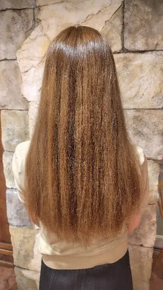 カラー ロング 梅原 瑞雪のヘアスタイル