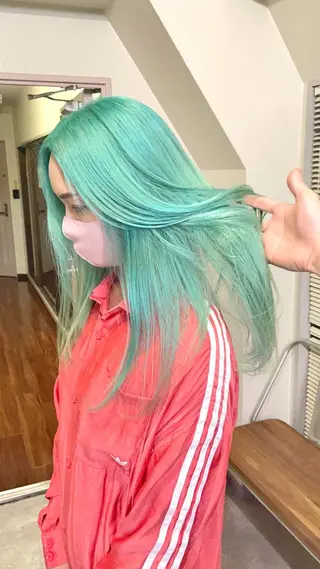 ミディアム カラー パーマ ヘアアレンジ メンズ キッズ ネイル マツエク・マツパ アイブロウ 切りっぱなしヘアボブ ミディアムヘアRYOのヘアスタイル