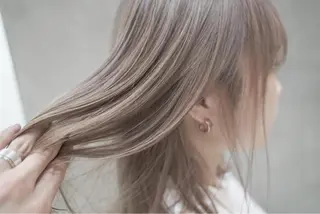 ミディアム TOMO GEEKS代表のヘアスタイル