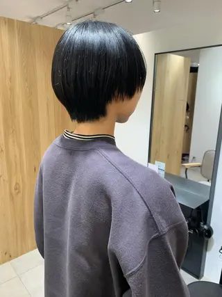 ショート SAKINO． ベージュカラーのヘアスタイル
