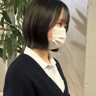 ショート 小顔に見えるボブ 透明感カラー🪽のヘアスタイル