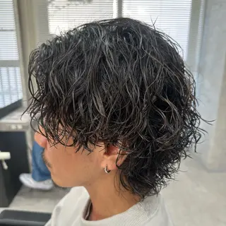 ミディアム パーマ メンズ ユウ🪄 パーマ指名No1のヘアスタイル