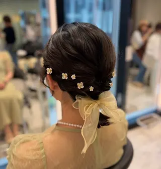 ミディアム ヘアアレンジ コテ巻きパーマ💙 シノヤユイのヘアスタイル