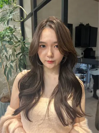 ロング カラー ハイトーン💗ピンク 🛼ベージュ🍀のヘアスタイル