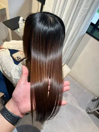 セミロング 必ず笑顔で帰っていた だきます！安田祐貴のヘアスタイル