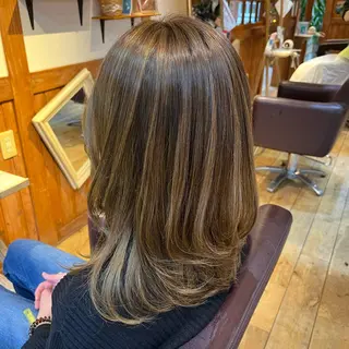 セミロング カラー 広瀬 遥香のヘアスタイル