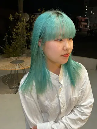 セミロング カラー 網谷 萌夏のヘアスタイル