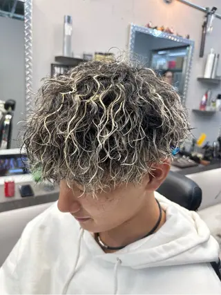 ショート カラー パーマ メンズ特化サロン 高山佑真のヘアスタイル