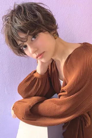 ショート コテ巻き風パーマ /志村大成のヘアスタイル