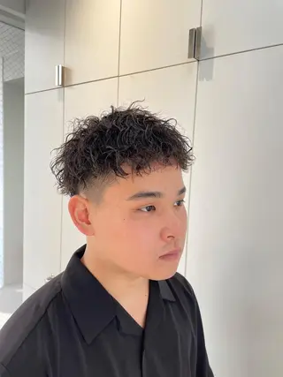 ショート パーマ ヘアアレンジ メンズ 艶髪✨寒色カラー✨ 翁長孝輔のヘアスタイル