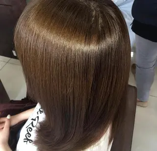 セミロング カラー レイヤーカット✖️ 柔らかベージュカラーのヘアスタイル