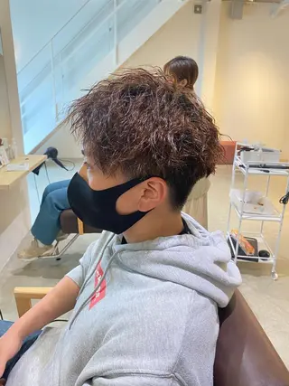 メンズ 酸性ストレート/ブリ ーチなしWカラー河本のヘアスタイル