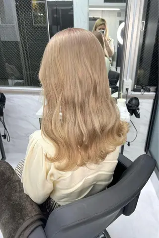 ロング カラー シールエクステ特化 ハイトーン、NANAのヘアスタイル