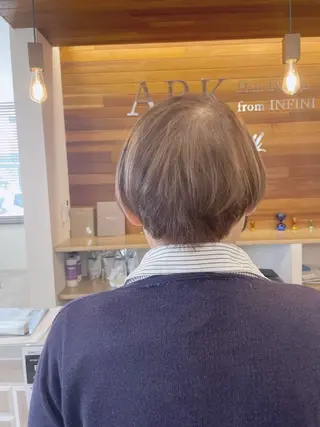 ショート カラー やまこし 美裕樹のヘアスタイル