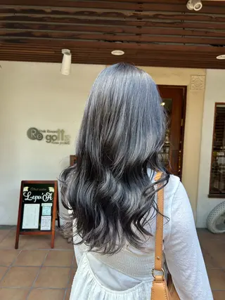 ロング カラー putri 川邉 優花のヘアスタイル