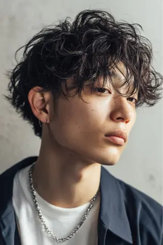 ミディアム パーマ メンズ サロンドミルク 原宿のヘアスタイル