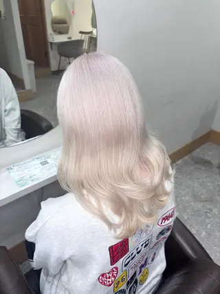 ロング カラー 🦋ハイトーン/ ブリーチ🥀森山陽向のヘアスタイル