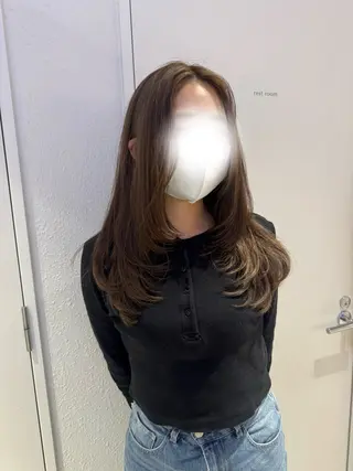 セミロング カラー Ami/艶カラー/ レイヤー/ハイトーンのヘアスタイル