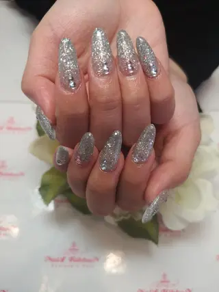 ネイル ネイルリボン 受付スタッフのネイルデザイン