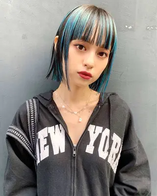 ショート カラー ブリーチ😼 ボブ✍️レイヤーのヘアスタイル
