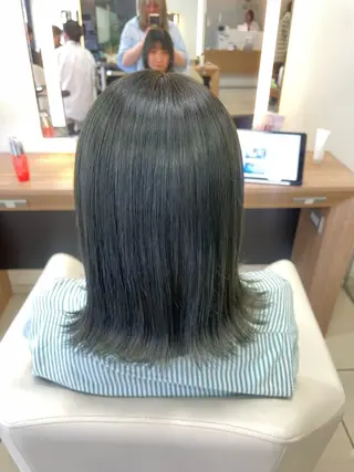 ミディアム カラー ハイトーン/レイヤー 似合わせ・ユキノのヘアスタイル
