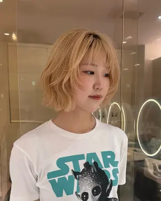 ショート カラー Akari暖色カラー /レイヤーカットのヘアスタイル