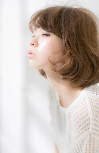ミディアム チーフデザイナー 若林 麻衣のヘアスタイル