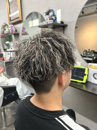 ショート カラー パーマ メンズ ゲーマー美容師 KENTOのヘアスタイル