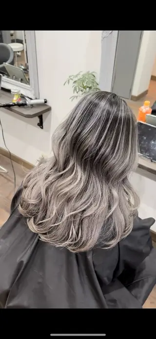 セミロング バレイヤージュ 隅中秀弥のヘアスタイル