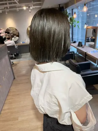 ミディアム カラー SCENEbyRAD helmのヘアスタイル