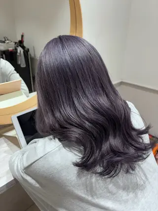 カラー ニトウ レイナのヘアスタイル
