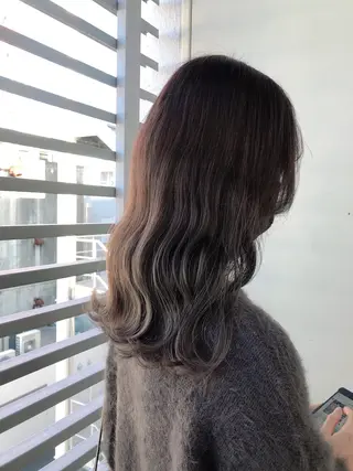 セミロング カラー 韓国🇰🇷レイヤー 映える顔周り🩷のヘアスタイル