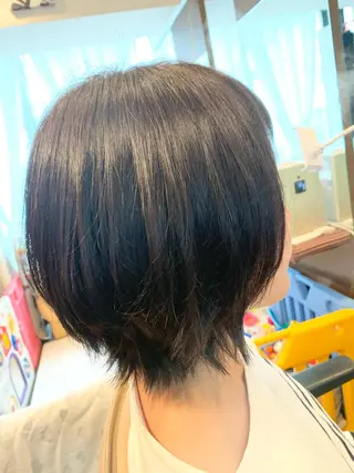 ショート カラー coupe ciseauxのヘアスタイル